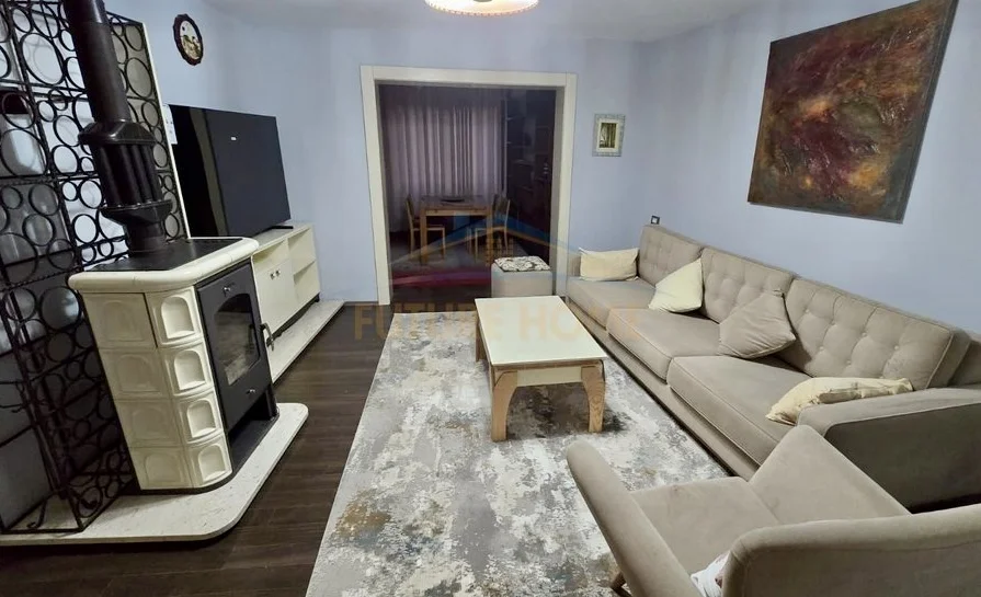 Tirane, jepet me qera apartament 3+1 Kati 5, 125 m² 1.000 € 