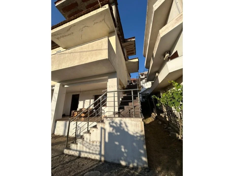 Shqiperi, jepet me qera apartament 3+1 Kati 2, 130 m² 500 € 