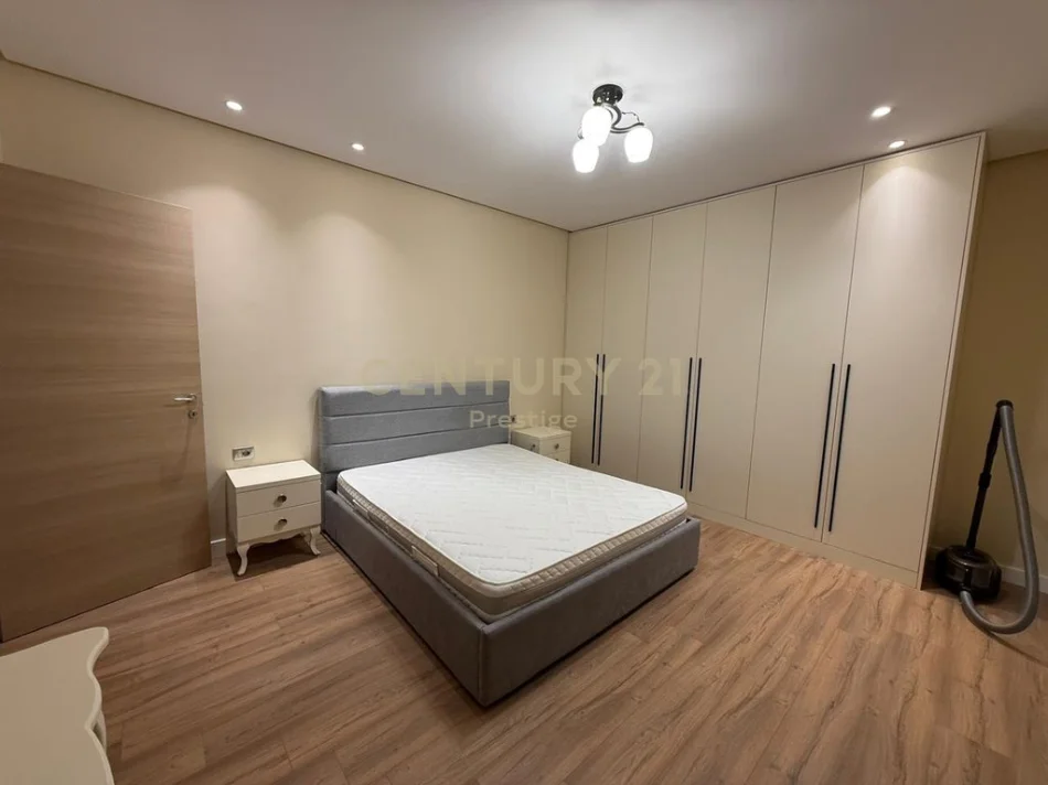Tirane, jepet me qera apartament 1+1+Aneks+Ballkon Kati 1, 70 m² 800 € 