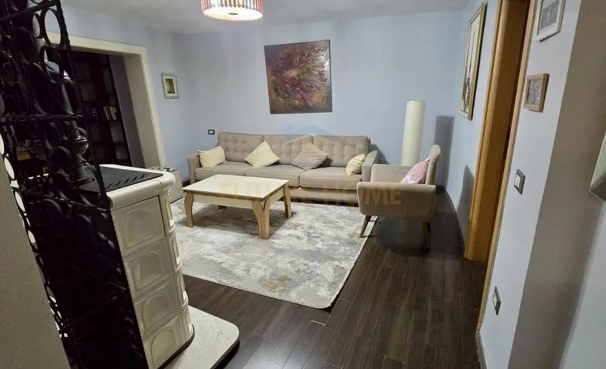 Tirane, jepet me qera apartament 3+1 Kati 5, 125 m² 1.000 € 