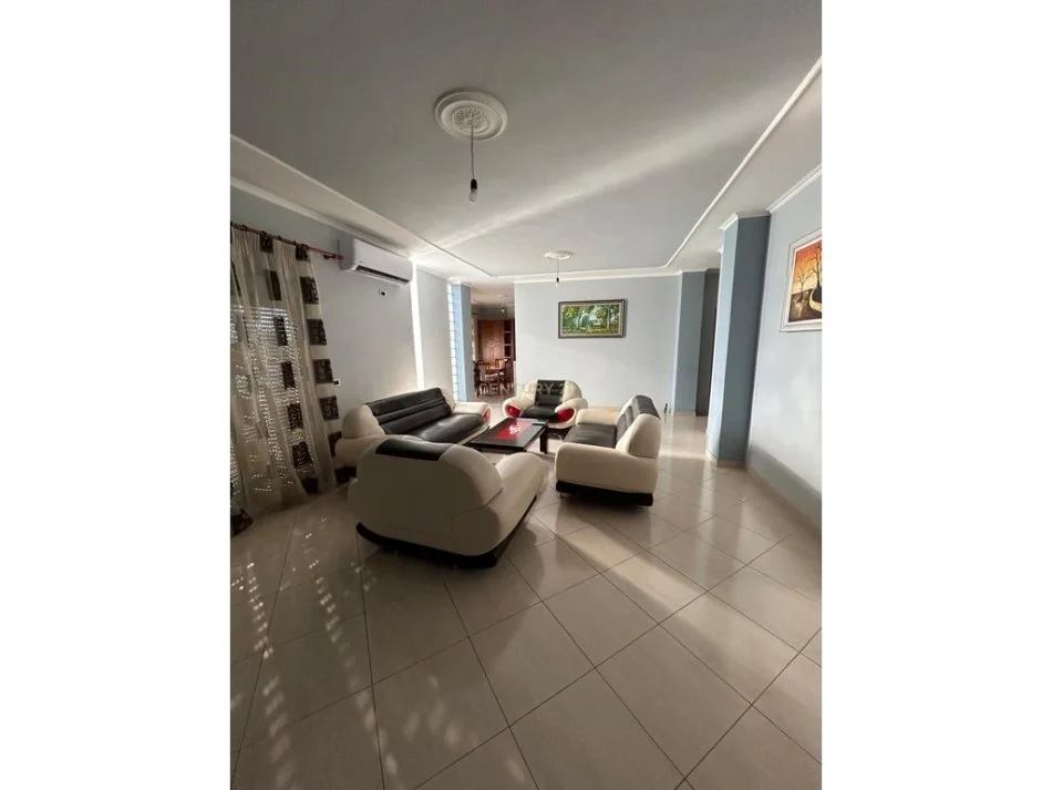 Shqiperi, jepet me qera apartament 3+1 Kati 2, 130 m² 500 € 