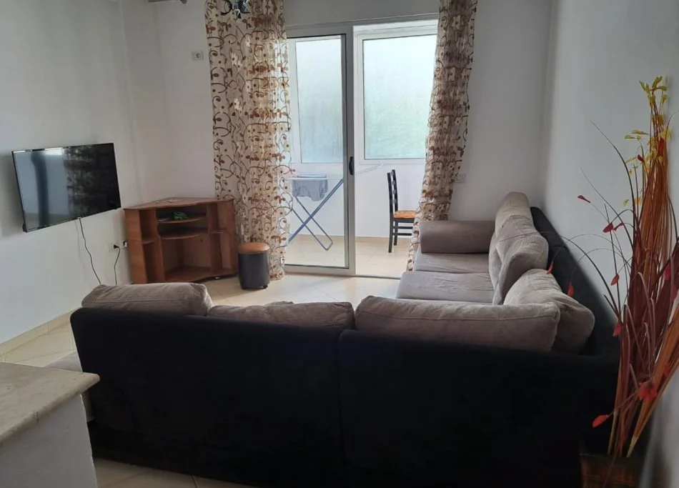 Tirane, jepet me qera apartament 2+1+Ballkon , 120 m² 470 € (Amerikan 3)