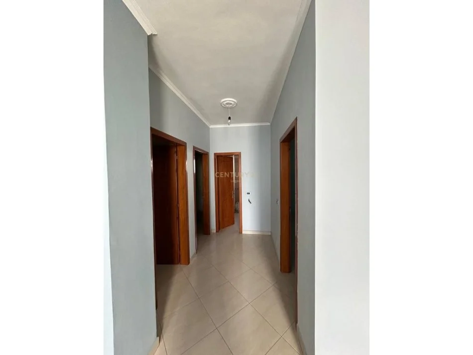 Shqiperi, jepet me qera apartament 3+1 Kati 2, 130 m² 500 € 