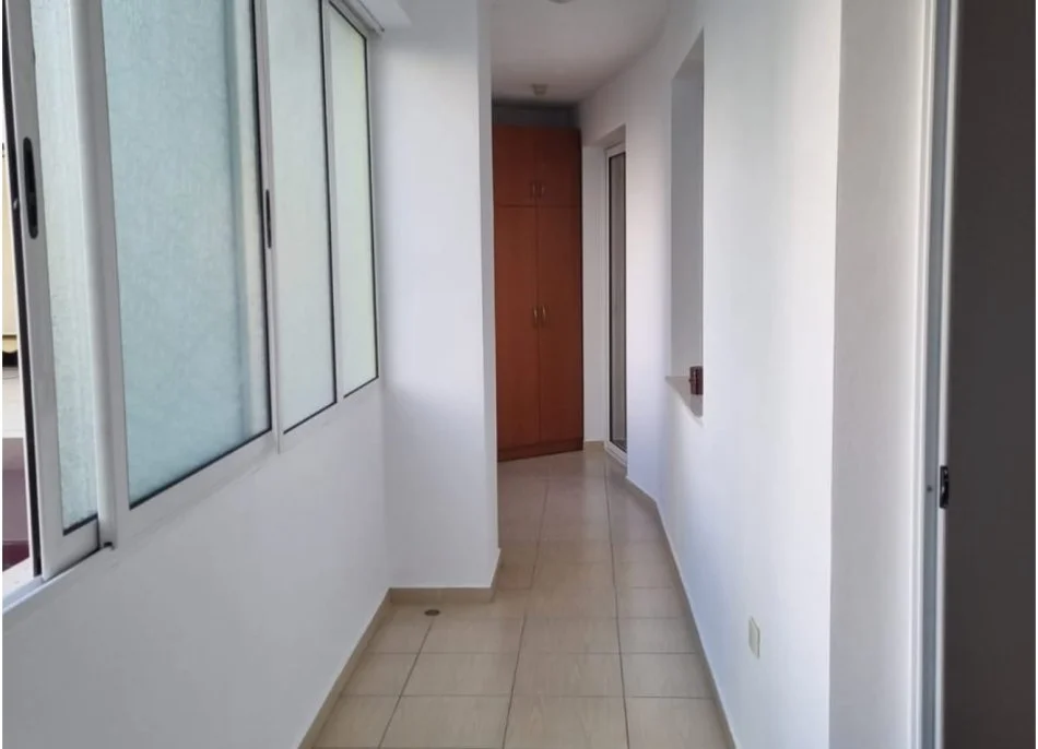 Tirane, jepet me qera apartament 2+1+Ballkon , 120 m² 470 € (Amerikan 3)