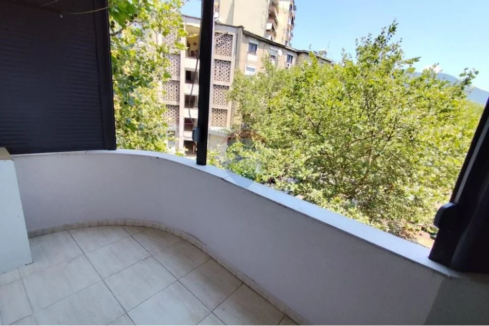 Tirane, shitet apartament 2+1 Kati 3, 102 m² 189.000 € (Ne fillim te rruges Ali Demi)