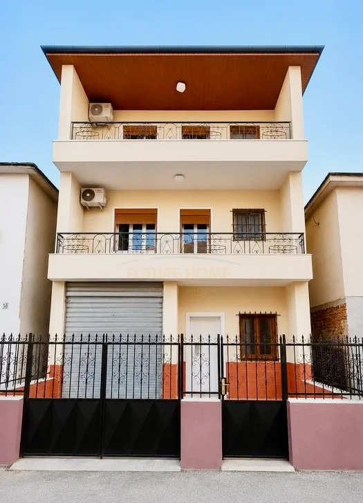 Tirane, jepet me qera Vile Vile 3 Katshe Kati 0, 300 m² 1.200 € 