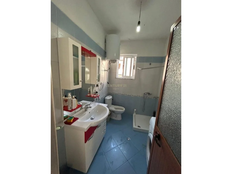 Shqiperi, jepet me qera apartament 3+1 Kati 2, 130 m² 500 € 