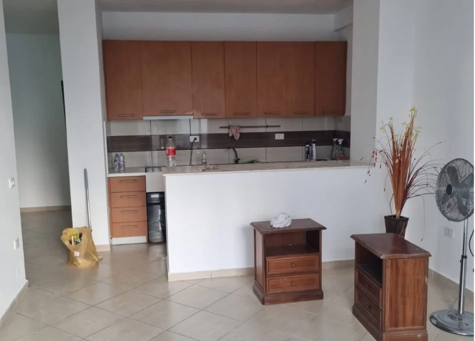 Tirane, jepet me qera apartament 2+1+Ballkon , 120 m² 470 € (Amerikan 3)