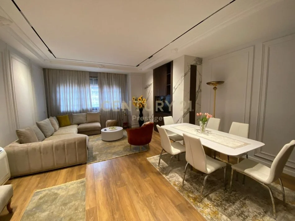 Tirane, jepet me qera apartament 2+1 Kati 3, 140 m² 1.500 €