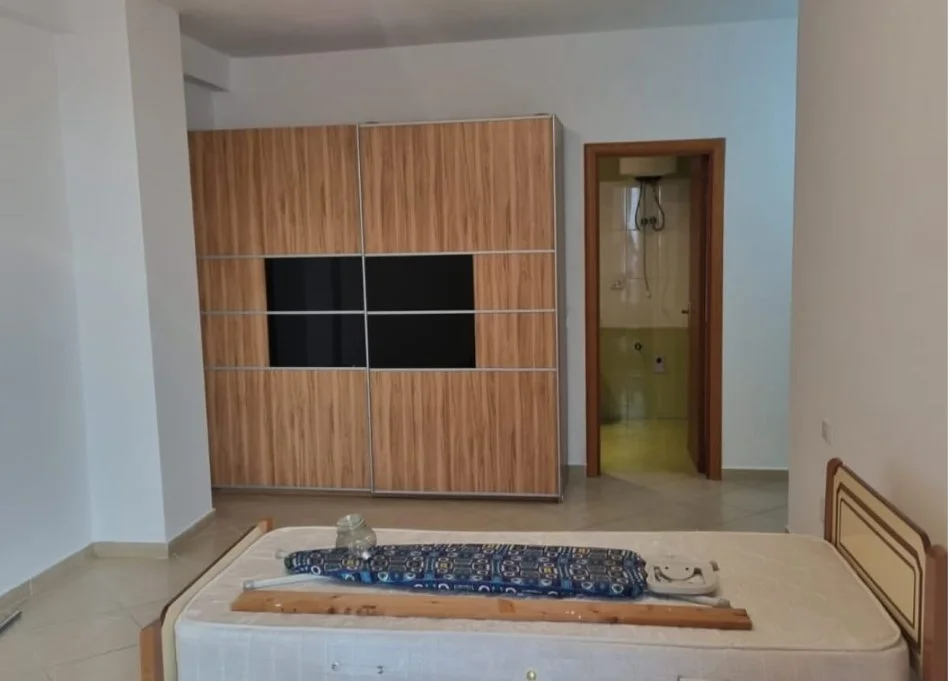 Tirane, jepet me qera apartament 2+1+Ballkon , 100 m² 400 € (Fresk)