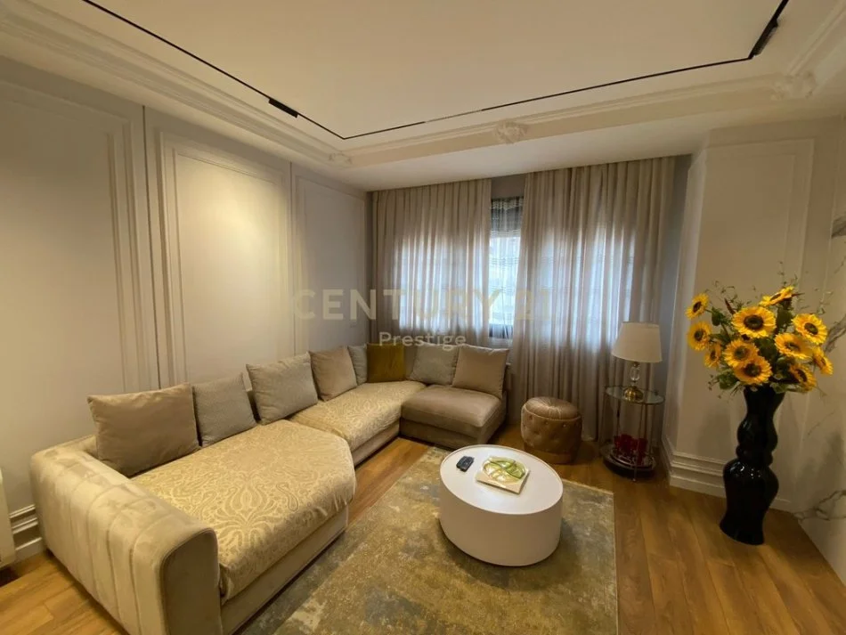 Tirane, jepet me qera apartament 2+1 Kati 3, 140 m² 1.500 €