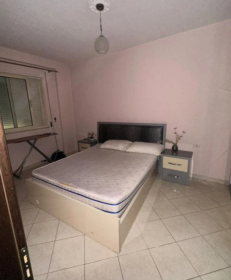 Tirane, jepet me qera apartament 2+1+Ballkon , 100 m² 400 € (Fresk)