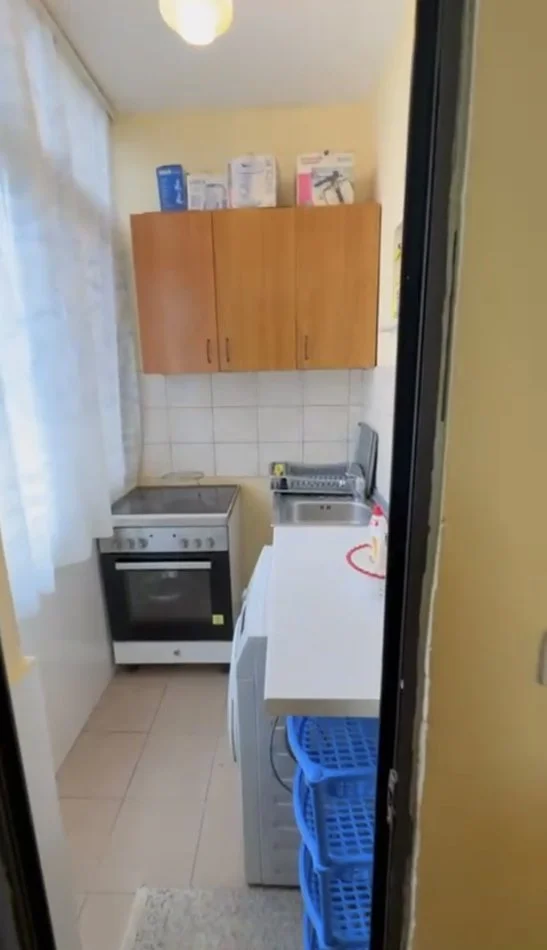 Tirane, shitet Kati 3, 48 m² 92.000 € (Prane Kompleksit Magnet)