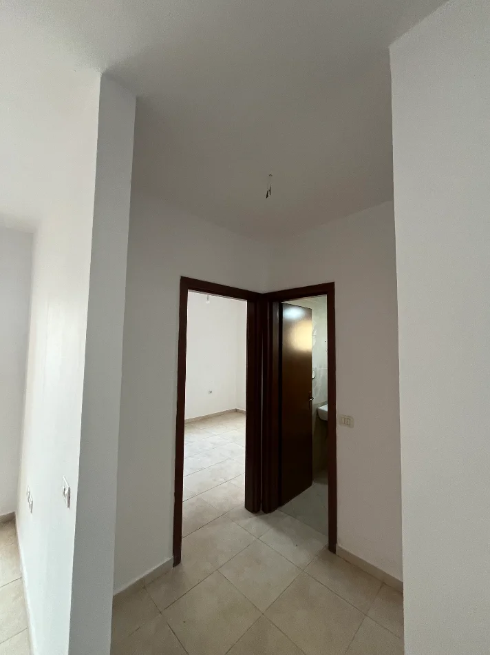 Tirane, jepet me qera apartament 2+1+Aneks+Ballkon Kati 6, 450 € 