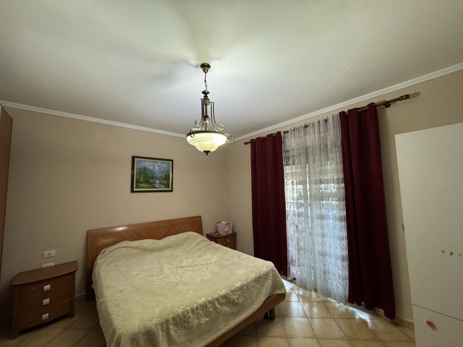 Tirane, jepet me qera apartament 1+1 Kati 5, 600 € (Rruga e Elbasanit)