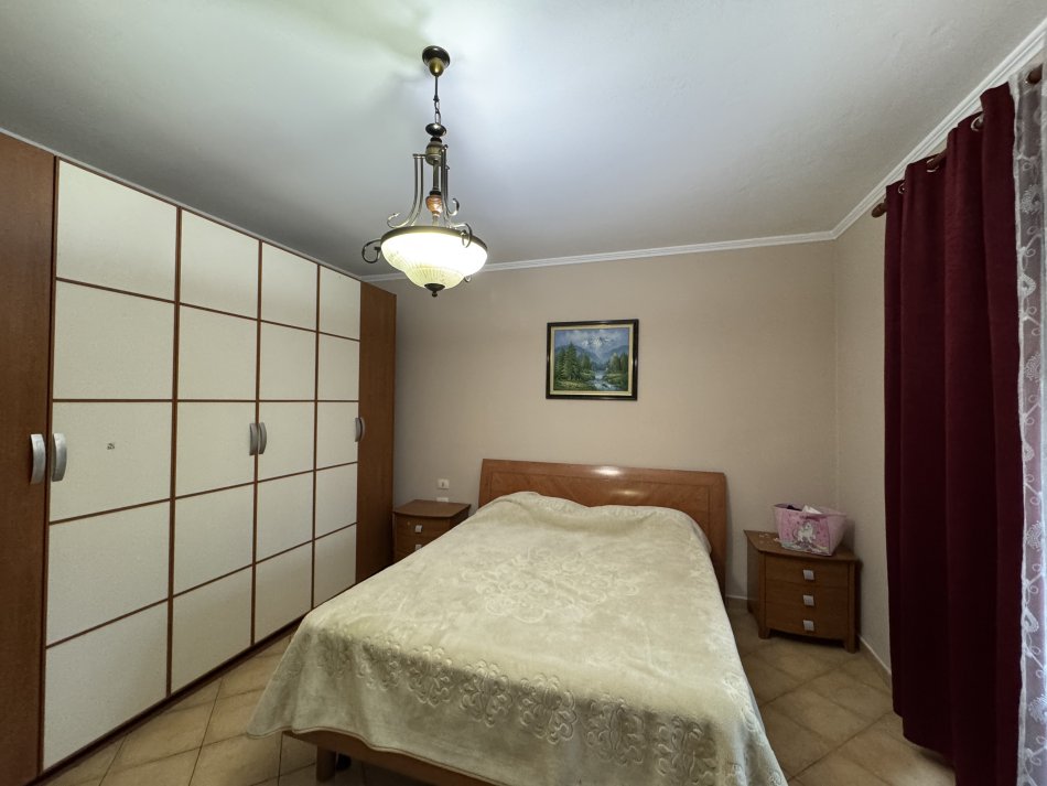 Tirane, jepet me qera apartament 1+1 Kati 5, 600 € (Rruga e Elbasanit)