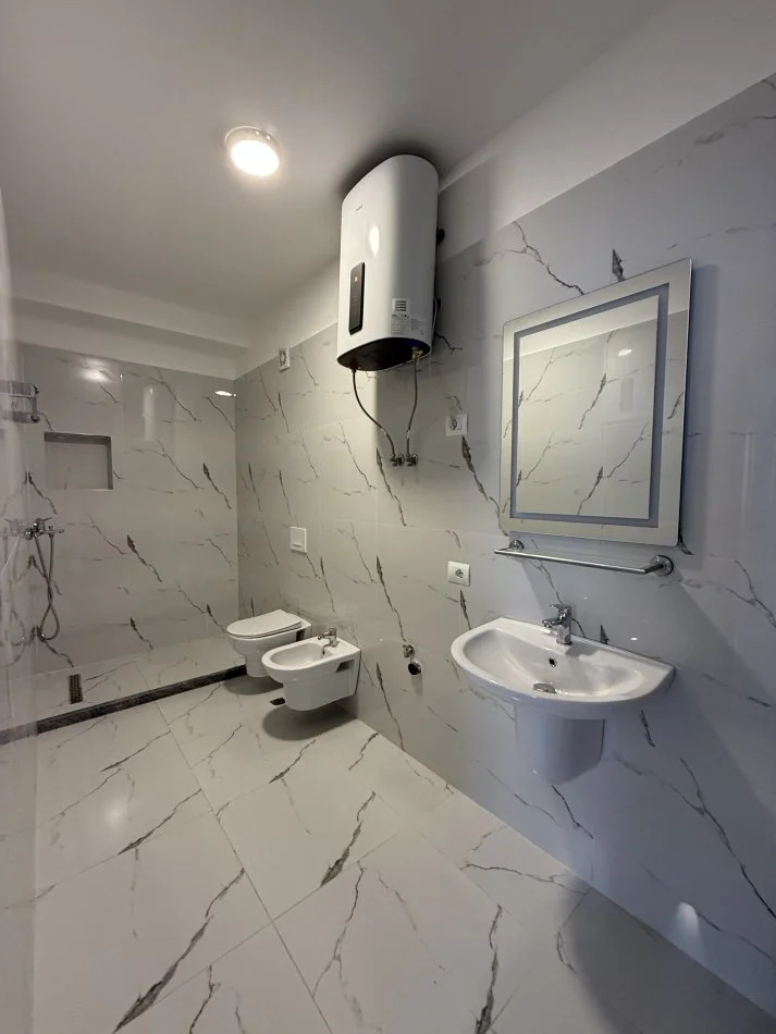 Tirane, jepet me qera apartament 1+1 Kati 1, 70 m² 650 € 