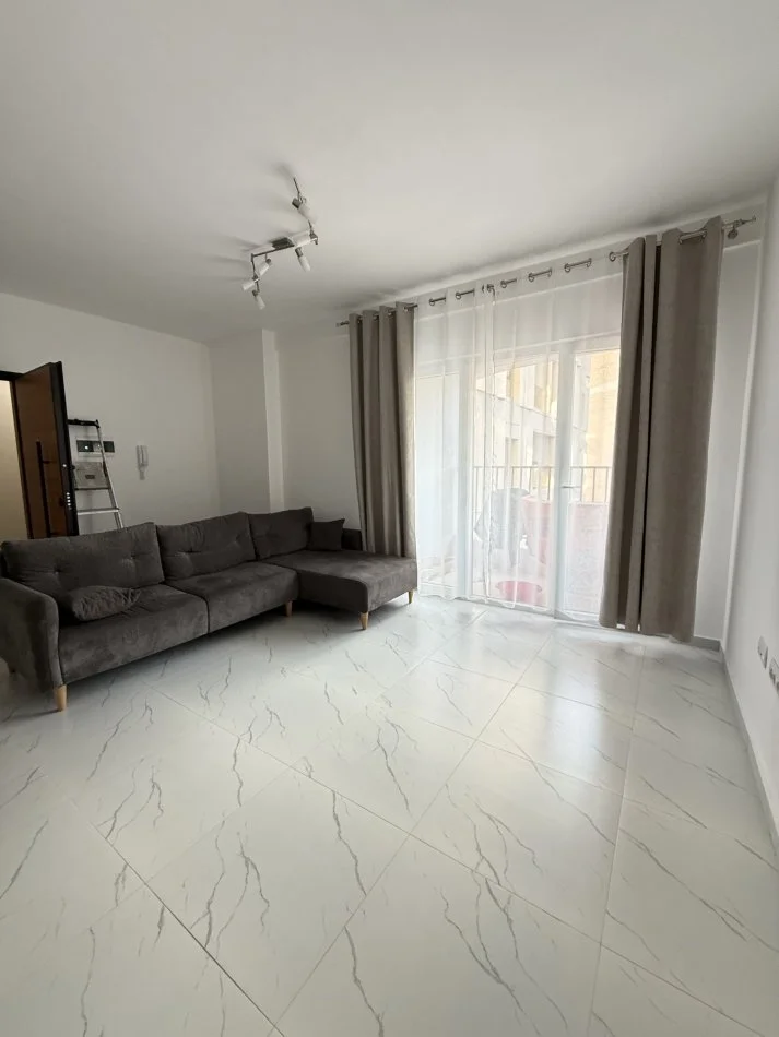 Tirane, jepet me qera apartament 1+1 Kati 1, 70 m² 650 € 