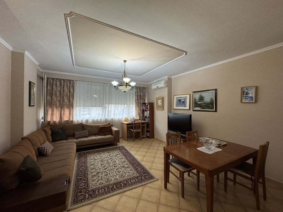 Tirane, jepet me qera apartament 1+1 Kati 5, 600 € (Rruga e Elbasanit)