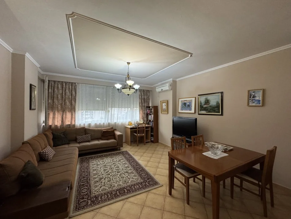 Tirane, jepet me qera apartament 1+1 Kati 5, 600 € (Rruga e Elbasanit)