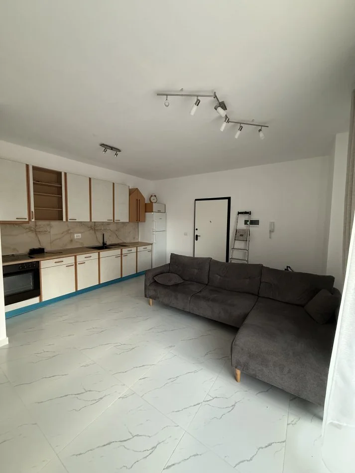 Tirane, jepet me qera apartament 1+1 Kati 1, 70 m² 650 € 