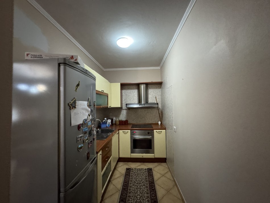 Tirane, jepet me qera apartament 1+1 Kati 5, 600 € (Rruga e Elbasanit)