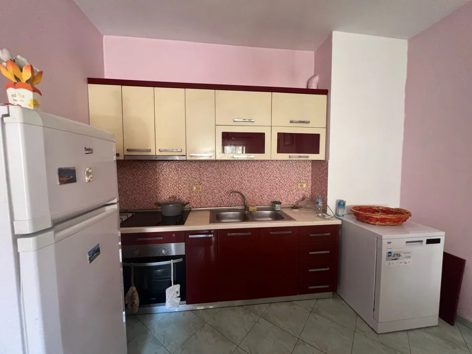 Tirane, jepet me qera apartament 2+1 Kati 7, 80 m² 350 € (Misto Mame)