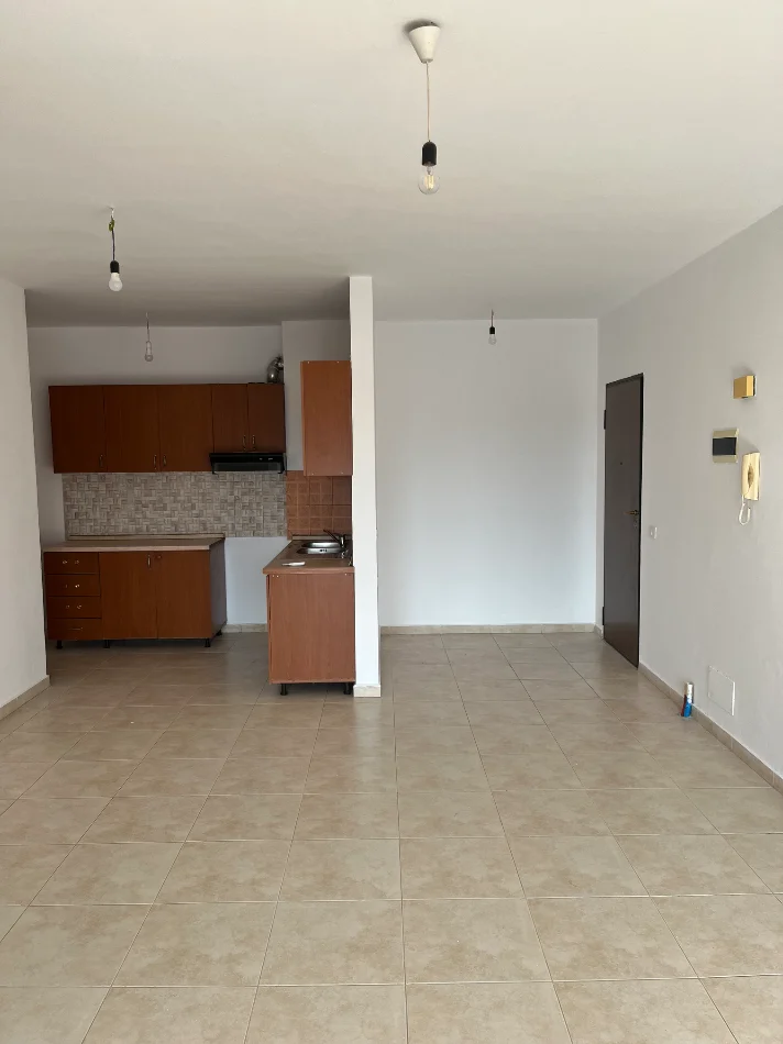 Tirane, jepet me qera apartament 2+1+Aneks+Ballkon Kati 6, 96 m² 451 € (Ish fush aviacionit)