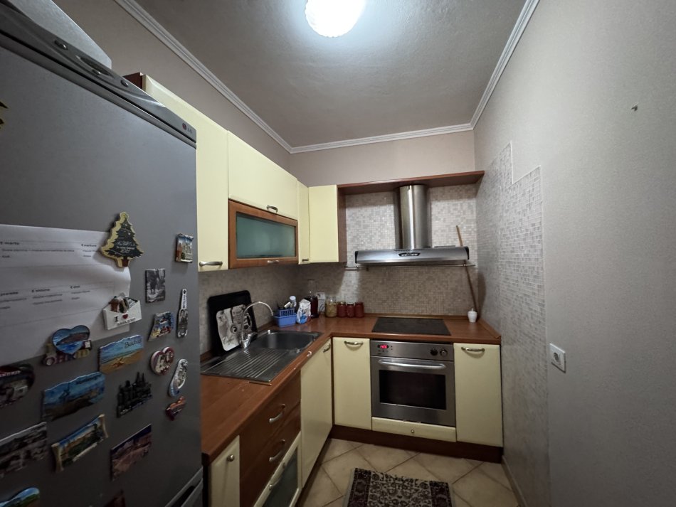 Tirane, jepet me qera apartament 1+1 Kati 5, 600 € (Rruga e Elbasanit)