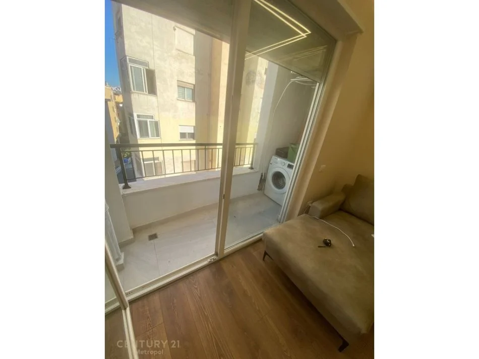 Tirane, jepet me qera apartament 1+1 Kati 5, 60 m² 720 € 