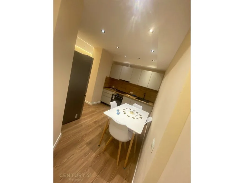 Tirane, jepet me qera apartament 1+1 Kati 5, 60 m² 720 € 