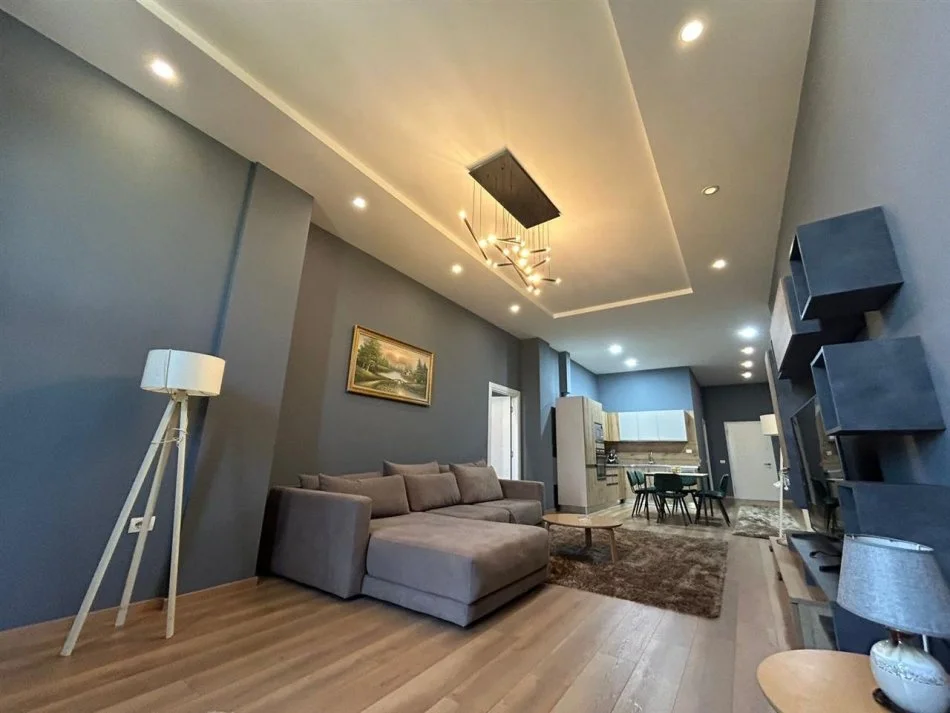 Tirane, jepet me qera apartament 1+1 Kati 1, 120 m² 650 € (Rruga Peti , Liqeni i Thate)