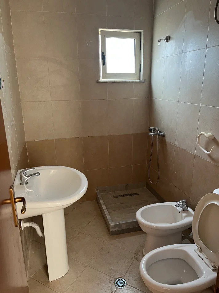 Tirane, jepet me qera apartament 2+1+Aneks+Ballkon Kati 6, 96 m² 451 € (Ish fush aviacionit)