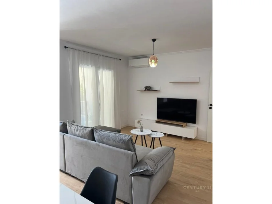 Tirane, jepet me qera apartament 2+1 Kati 2, 90 m² 950 € 