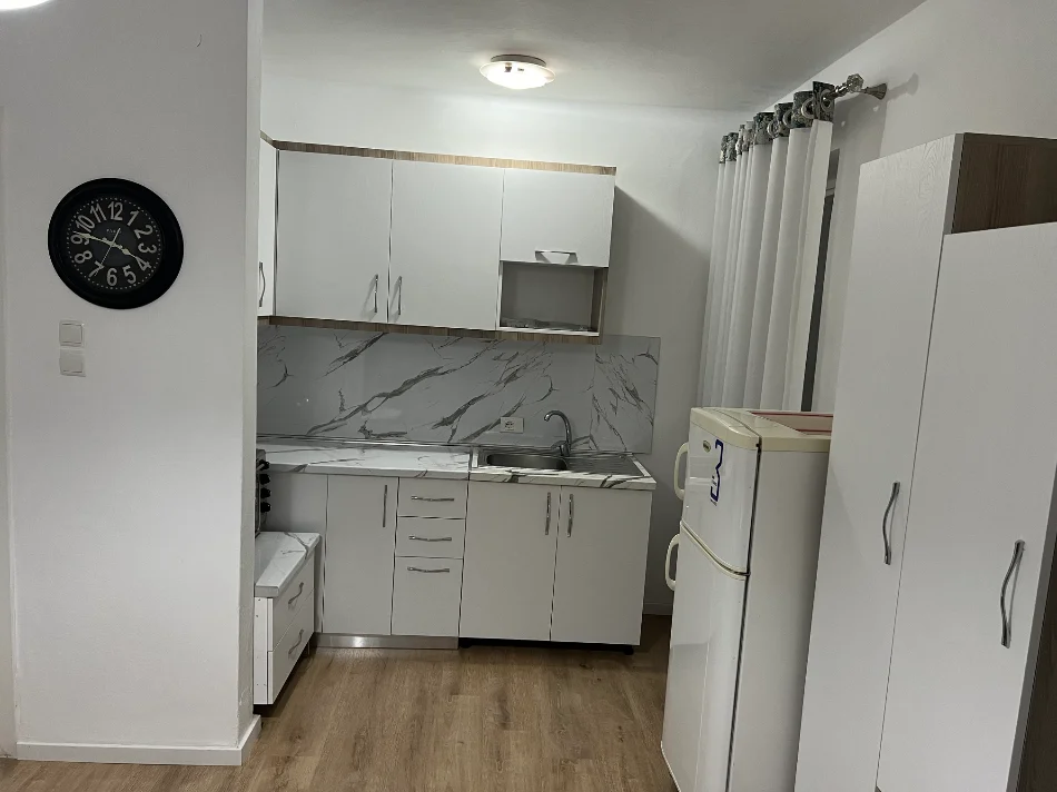 Tirane, jepet me qera apartament 1+1 Kati 4, 60 m² 450 € (rruga elbasanit)