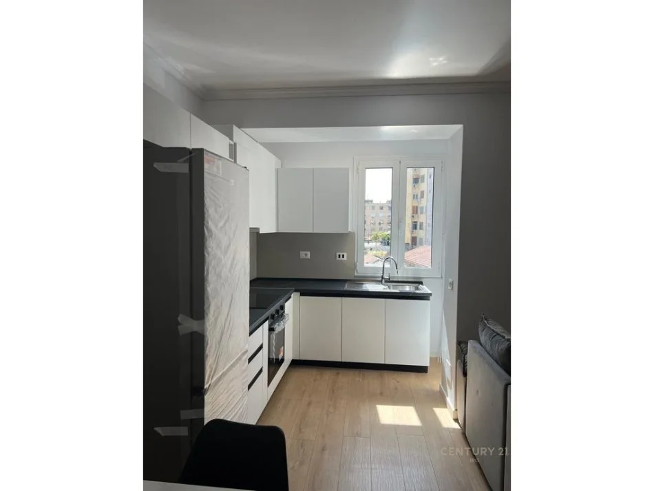 Tirane, jepet me qera apartament 2+1 Kati 2, 90 m² 950 € 