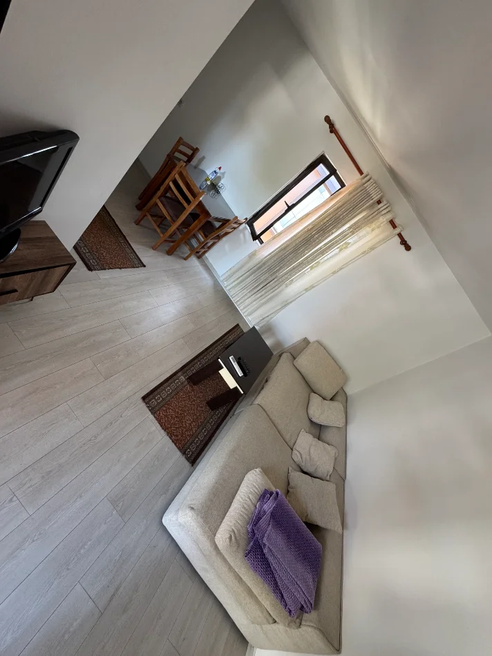 Tirane, jepet me qera shtepi 1+1 , 350 € (Amerikan 3)