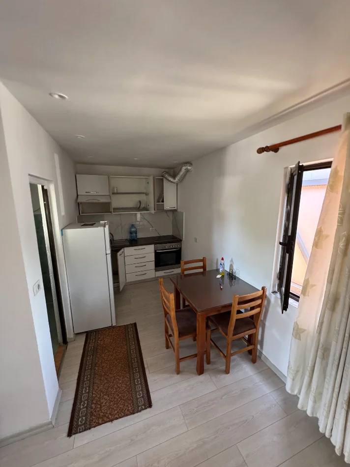 Tirane, jepet me qera shtepi 1+1 , 350 € (Amerikan 3)