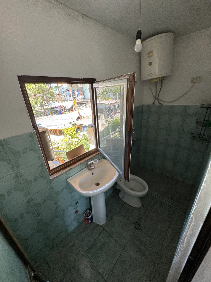 Tirane, jepet me qera shtepi 1+1 , 350 € (Amerikan 3)