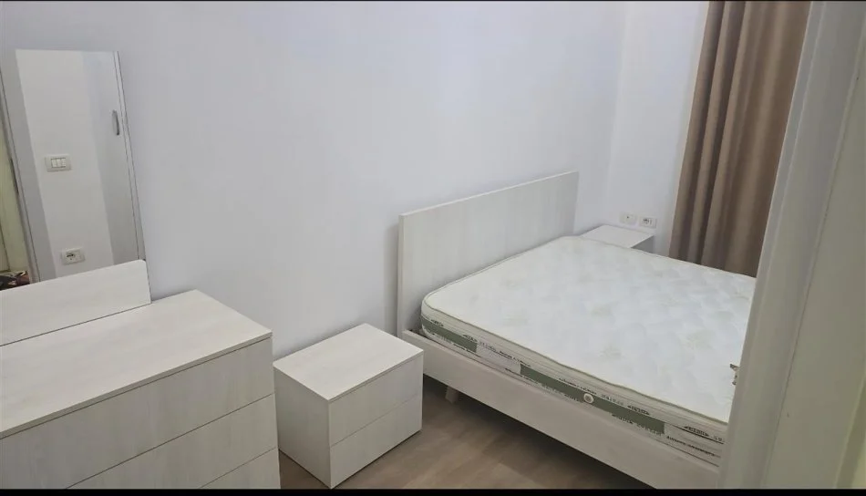 Tirane, jepet me qera apartament 1+1 Kati 1, 59 m² 500 € (Tirana Golden Park 3 , Perball Amerikan 3)