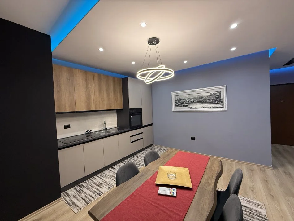 Tirane, jepet me qera apartament 2+1+Ballkon Kati 6, 107 m² 600 € (Teodor Keko)