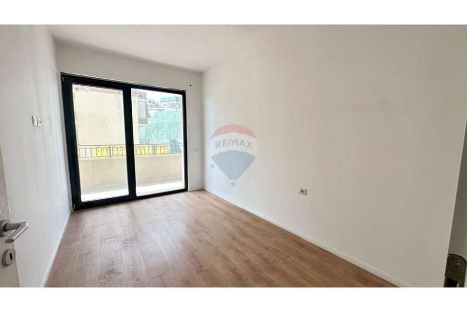 Tirane, shitet apartament 1+1 , 78 m² 178.000 € (Liqeni Thate)