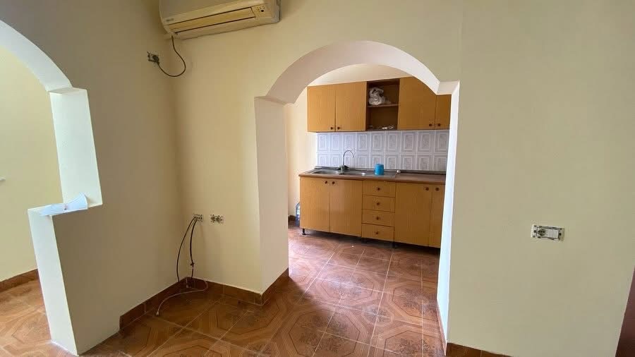 Tirane, jepet me qera 2+1 , (Ali Demi)
