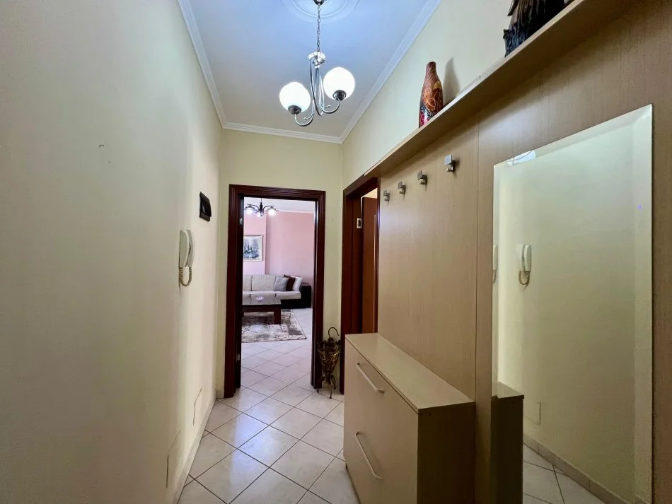 Tirane, jepet me qera apartament 2+1 Kati 8, 90 m² 600 € (Rruga Dritan Hoxha , Laprake)