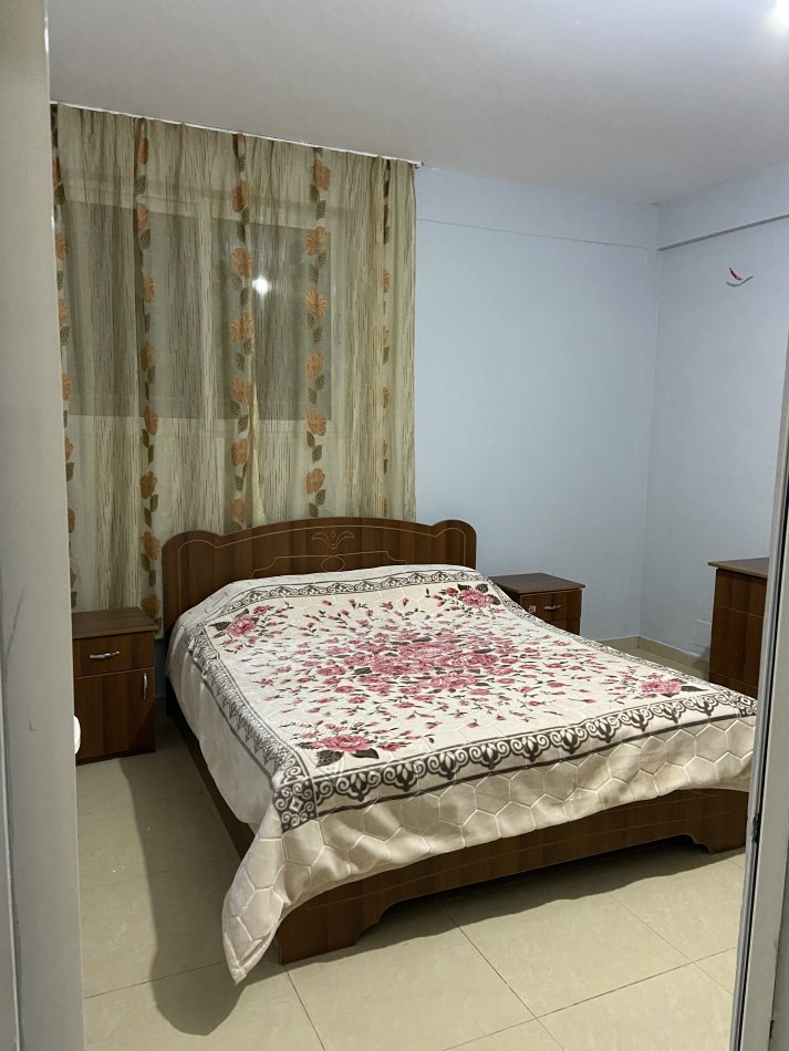 Tirane, jap me qera shtepi 2+1 Kati 1, 90 m² 250 € (Rruga koncita konomi)
