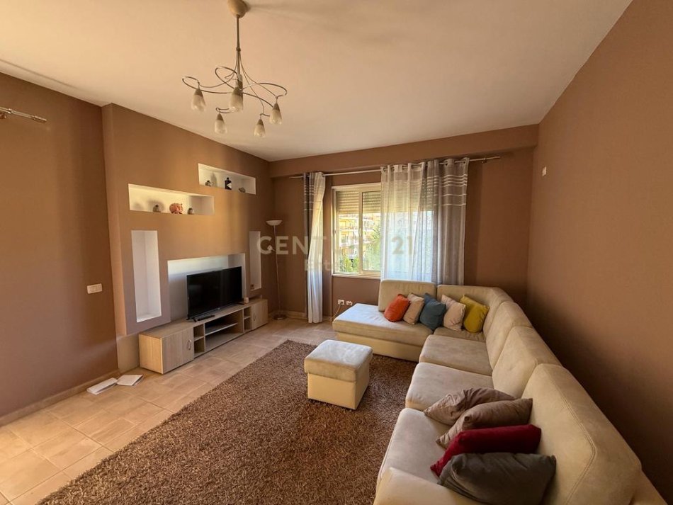 Tirane, jepet me qera apartament 2+1 Kati 2, 104 m² 650 € (Liqeni i thate)