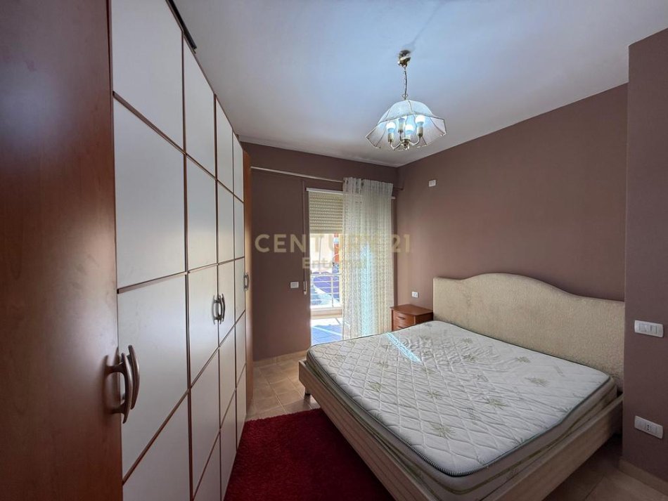 Tirane, jepet me qera apartament 2+1 Kati 2, 104 m² 650 € (Liqeni i thate)