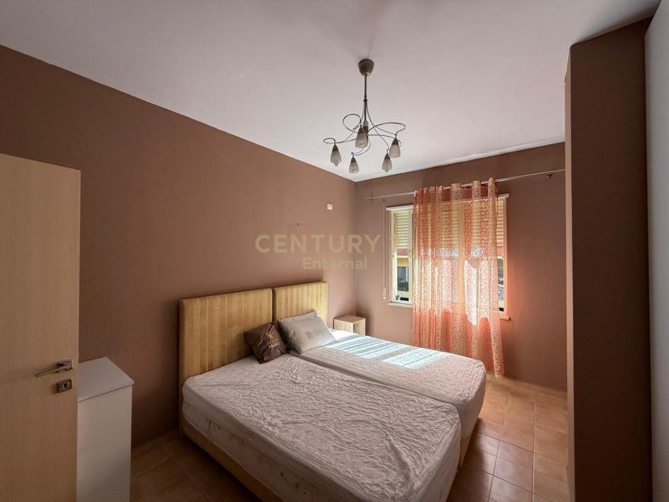Tirane, jepet me qera apartament 2+1 Kati 2, 104 m² 650 € (Liqeni i thate)