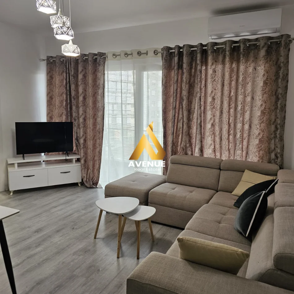 Tirane, jepet me qera apartament 2+1 Kati 3, 70 m² 700 € (Rruga 5 Maji)