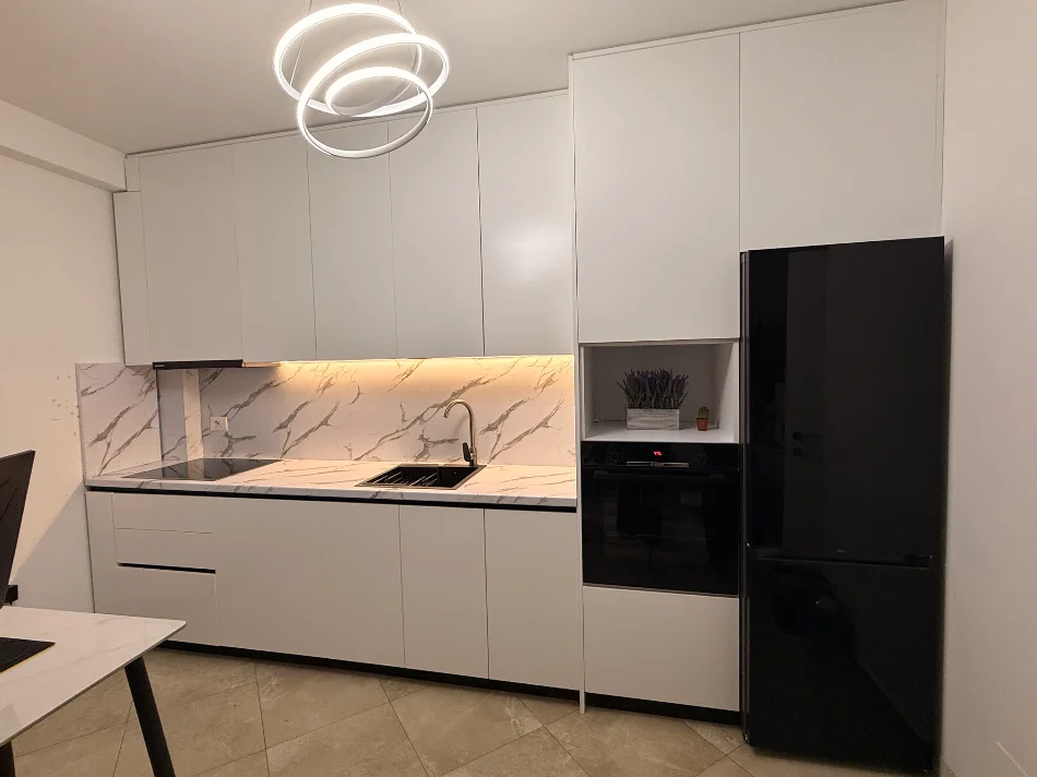 Tirane, jepet me qera apartament 2+1,Rr.Barrikadave,Kati 4, 85 m² ,80.000 lek